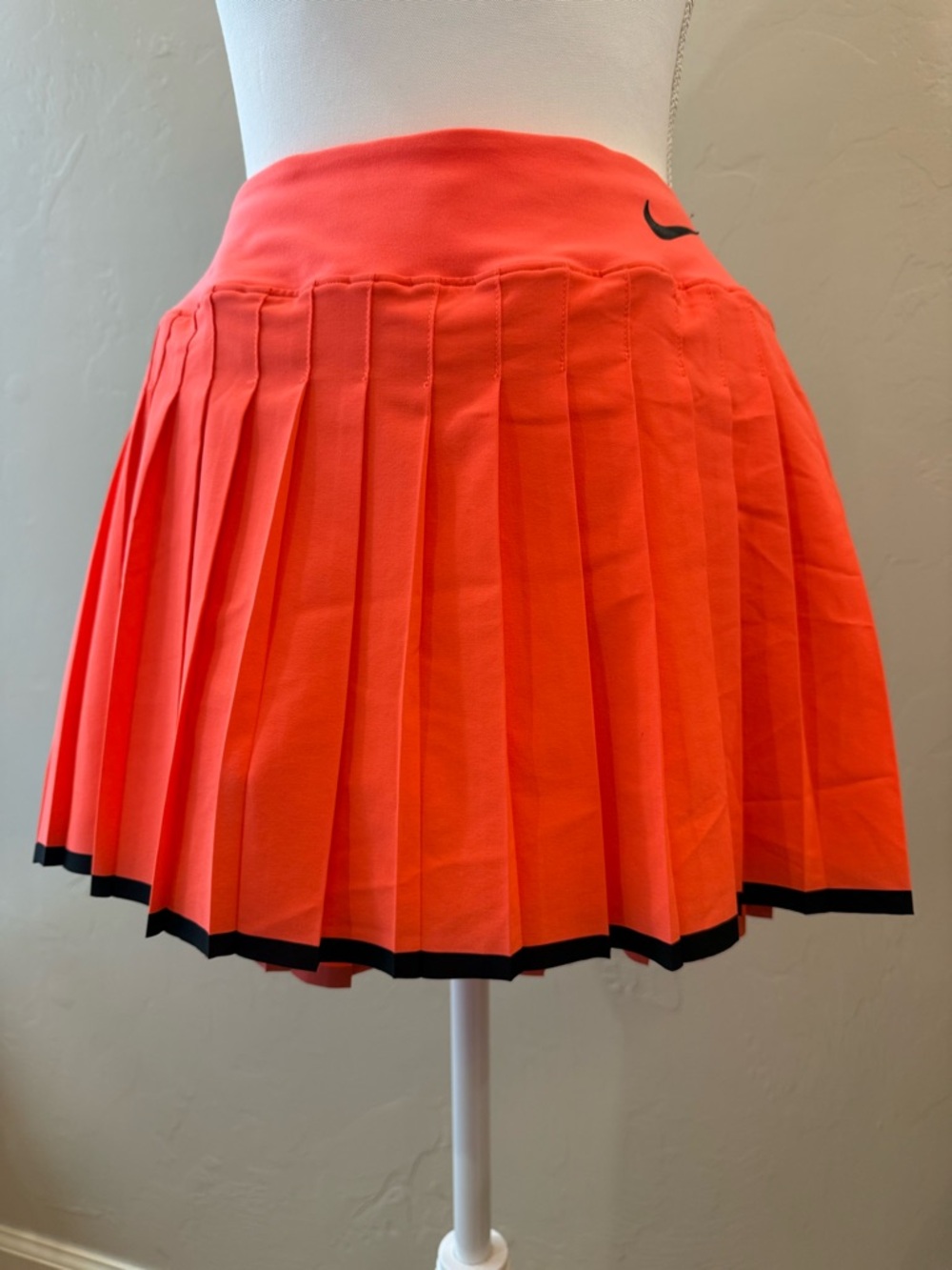 Nike Women's Regular Tennis Skort Orange Black Pleated Dri-FIT Size M